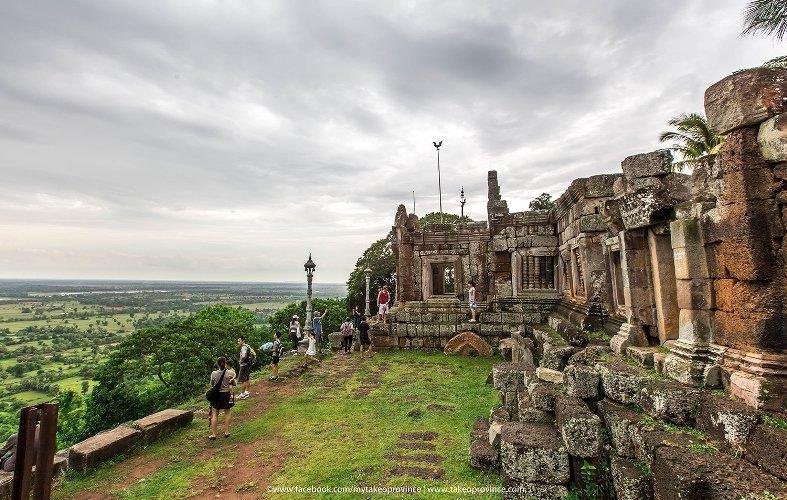 From Phnom Penh: Phnom Chisor Temple Day Trip